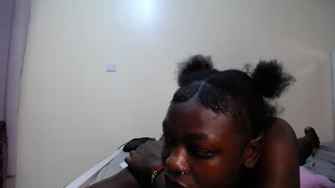Snapshot of dark_divah chatting on May 7, 3:34 am Divah online show from May 7, 3:34 am