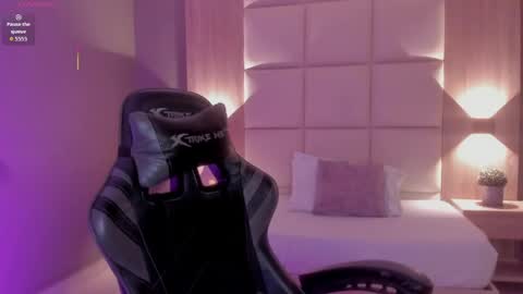 Snapshot of dark_gotica chatting on May 23, 12:31 pm M I K A E L A online show from May 23, 12:31 pm
