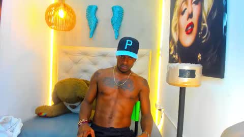 dark_king01 online show from February 16, 7:21 pm