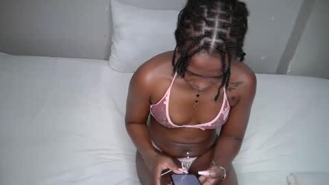 dark_lovly online show from November 10, 7:40 am