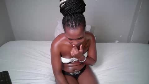 Snapshot of dark_lovly chatting on February 3, 6:40 am dark_lovly online show from February 3, 6:40 am