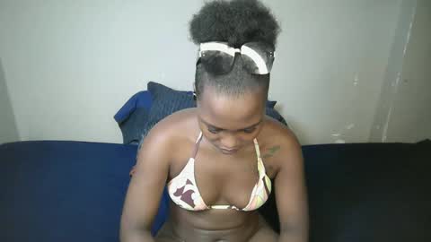 Snapshot of dark_lovly chatting on February 19, 5:09 pm dark_lovly online show from February 19, 5:09 pm