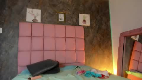 Snapshot of dark_luna1 chatting on February 25, 9:46 pm dark_luna1 online show from February 25, 9:46 pm