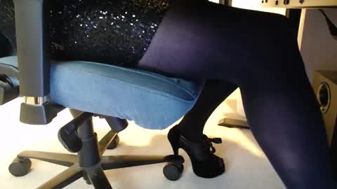 darkestme online show from January 13, 11:15 am