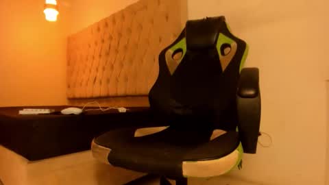 darkknightx01 online show from March 12, 12:06 am