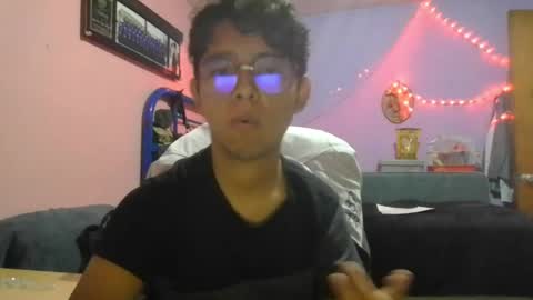 Snapshot of darknex_ chatting on May 8, 3:01 am Jose Ian online show from May 8, 3:01 am