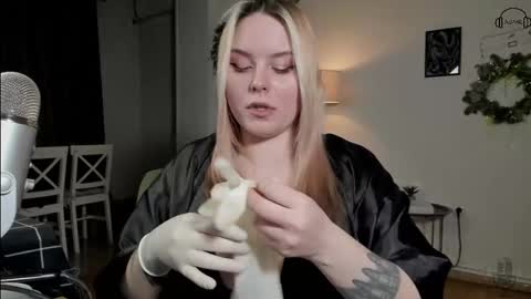 Snapshot of darkside_tailor chatting on February 14, 11:09 pm Miss Tailor online show from February 14, 11:09 pm