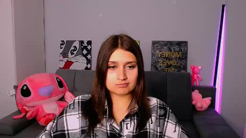 Snapshot of darksidelove_ chatting on April 18, 4:44 pm Amelie online show from April 18, 4:44 pm