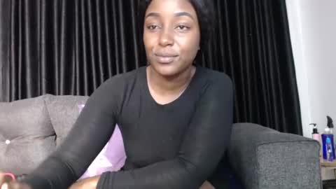 Snapshot of darktanqueen chatting on May 23, 2:50 am darktanqueen online show from May 23, 2:50 am