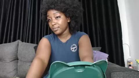 Snapshot of darktanqueen chatting on June 2, 3:30 am darktanqueen online show from June 2, 3:30 am