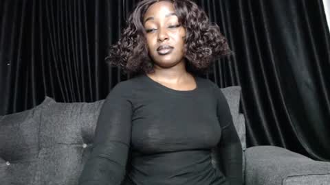 Snapshot of darktanqueen chatting on June 27, 3:11 am darktanqueen online show from June 27, 3:11 am