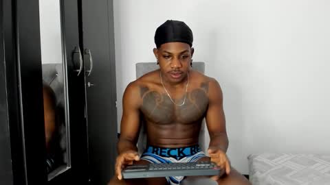 Snapshot of darktemp_ chatting on February 6, 11:46 am Darktemp online show from February 6, 11:46 am