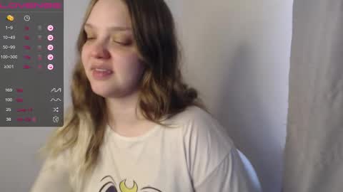 Snapshot of darling_tony18 chatting on September 14, 1:43 pm darling_tony18 online show from September 14, 1:43 pm