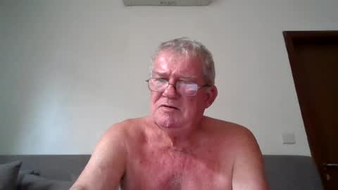 Snapshot of darwincock chatting on June 25, 3:39 am darwincock online show from June 25, 3:39 am