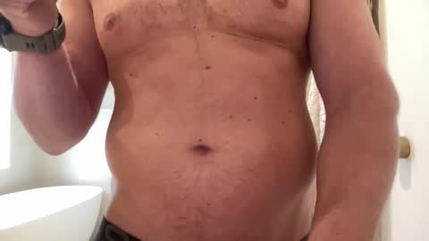 Snapshot of darwins_dessert chatting on April 21, 5:17 pm darwins_dessert online show from April 21, 5:17 pm