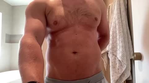 Snapshot of darwins_dessert chatting on May 31, 9:27 am darwins_dessert online show from May 31, 9:27 am