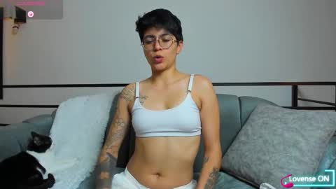 Snapshot of dass_roman chatting on September 23, 9:40 pm Dass Roman online show from September 23, 9:40 pm