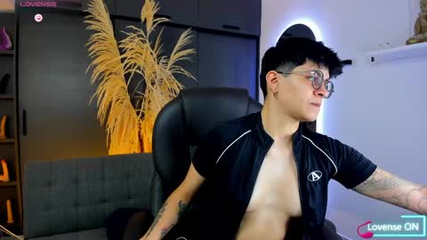 Snapshot of dass_roman chatting on May 25, 10:27 pm Dass Roman online show from May 25, 10:27 pm