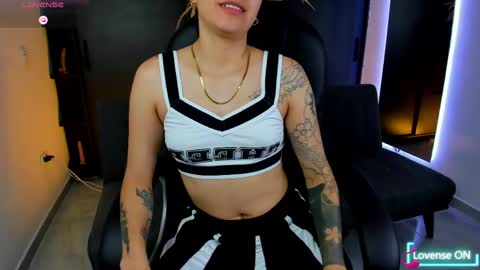 Snapshot of dass_roman chatting on May 30, 10:18 pm Dass Roman online show from May 30, 10:18 pm