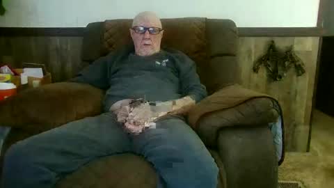 Snapshot of dave571960 chatting on April 11, 10:52 am dave571960 online show from April 11, 10:52 am