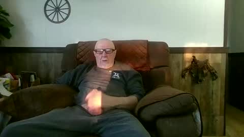 Snapshot of dave571960 chatting on April 12, 10:42 am dave571960 online show from April 12, 10:42 am