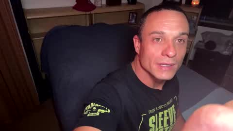Snapshot of dave875126 chatting on June 3, 12:57 am dave875126 online show from June 3, 12:57 am