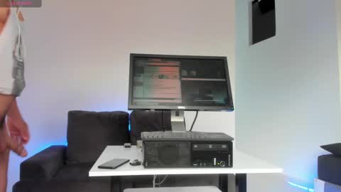 Snapshot of dave_hs chatting on February 22, 9:15 pm dave_hs online show from February 22, 9:15 pm