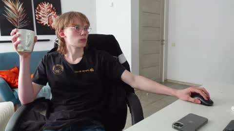 DAVE REDMOND online show from April 21, 1:06 pm