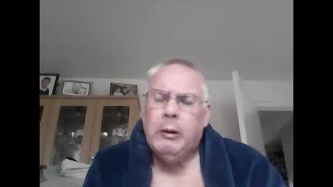 Snapshot of daveandp chatting on December 4, 11:41 am Dave online show from December 4, 11:41 am