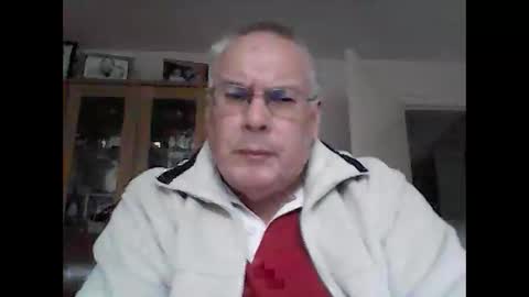 Snapshot of daveandp chatting on February 1, 2:45 pm Dave online show from February 1, 2:45 pm