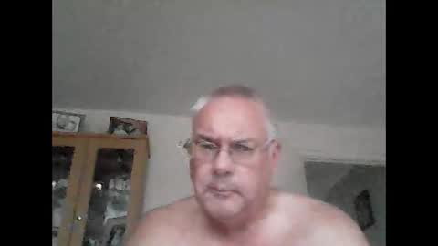 Snapshot of daveandp chatting on October 14, 9:21 am Dave online show from October 14, 9:21 am