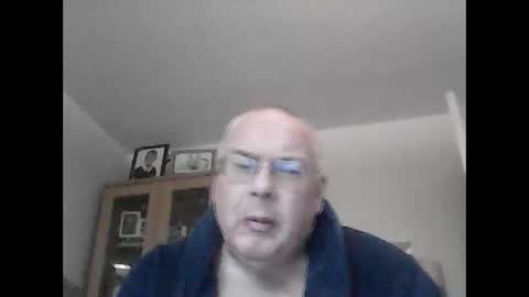 Snapshot of daveandp chatting on December 18, 10:43 am Dave online show from December 18, 10:43 am