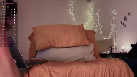 Snapshot of davey_ebash chatting on January 8, 6:32 pm Davey online show from January 8, 6:32 pm