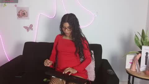 Snapshot of daviana_hill_ chatting on May 6, 3:13 am Davi online show from May 6, 3:13 am