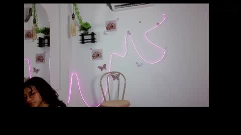 Snapshot of daviana_hill_ chatting on May 18, 2:51 am Davi online show from May 18, 2:51 am