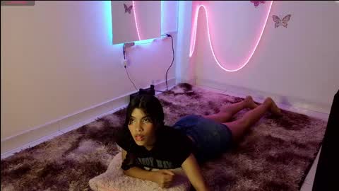 Snapshot of daviana_hill_ chatting on May 25, 1:33 am Davi online show from May 25, 1:33 am