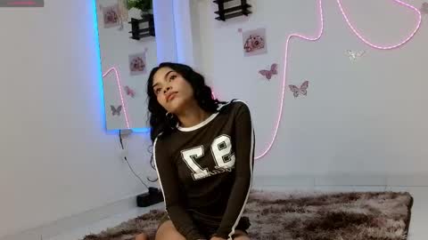 Snapshot of daviana_hill_ chatting on May 28, 2:31 am Davi online show from May 28, 2:31 am