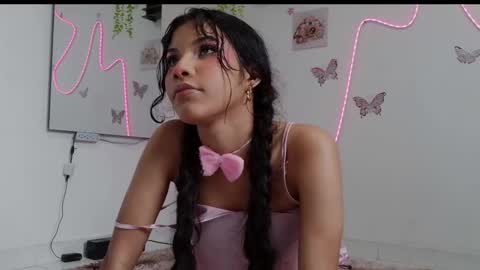 Snapshot of daviana_hill_ chatting on June 7, 9:18 pm Davi online show from June 7, 9:18 pm