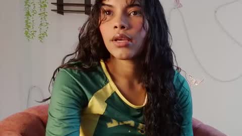 Snapshot of daviana_hill_ chatting on June 23, 3:10 pm Davi online show from June 23, 3:10 pm