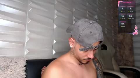 Snapshot of david_col11 chatting on April 22, 2:03 am David col11 online show from April 22, 2:03 am