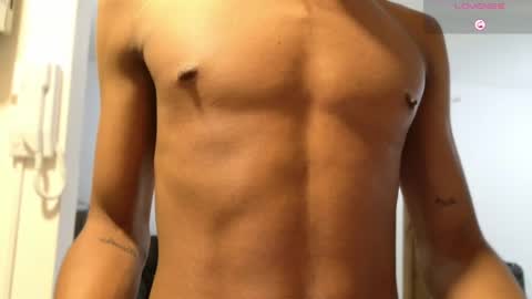 Snapshot of david_hot44 chatting on May 5, 8:33 am david_hot44 online show from May 5, 8:33 am