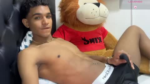 Snapshot of david_hot44 chatting on May 9, 4:28 am david_hot44 online show from May 9, 4:28 am