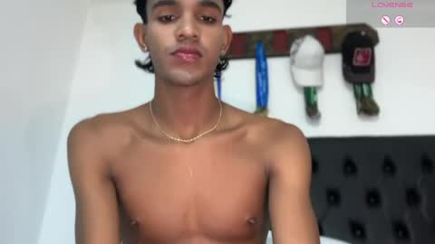 Snapshot of david_hot44 chatting on May 21, 11:12 pm david_hot44 online show from May 21, 11:12 pm