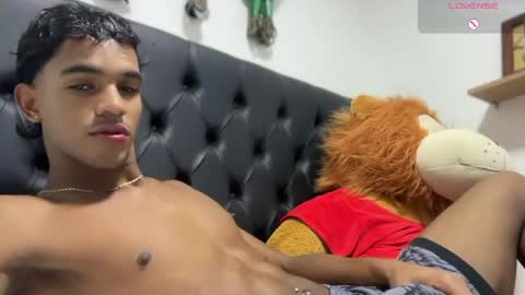 Snapshot of david_hot44 chatting on May 26, 6:53 am david_hot44 online show from May 26, 6:53 am