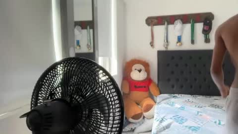 Snapshot of david_hot44 chatting on June 4, 4:46 pm david_hot44 online show from June 4, 4:46 pm