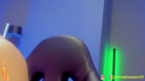 Snapshot of david_jons7 chatting on May 15, 11:12 pm David Jons online show from May 15, 11:12 pm