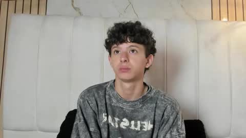 Snapshot of david_roy_ chatting on February 19, 12:34 pm Roy online show from February 19, 12:34 pm