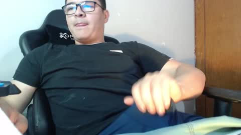 Snapshot of david_smit_ chatting on December 22, 6:27 pm david smit online show from December 22, 6:27 pm