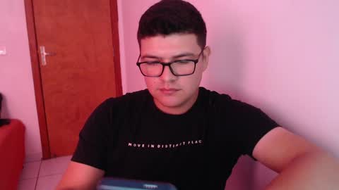 Snapshot of david_smit_ chatting on April 2, 11:41 am david smit online show from April 2, 11:41 am