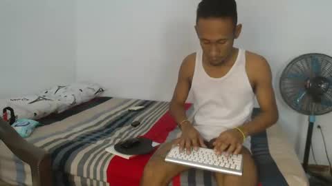 Snapshot of davidberrocal chatting on June 27, 9:31 pm DavidSexxx777 online show from June 27, 9:31 pm